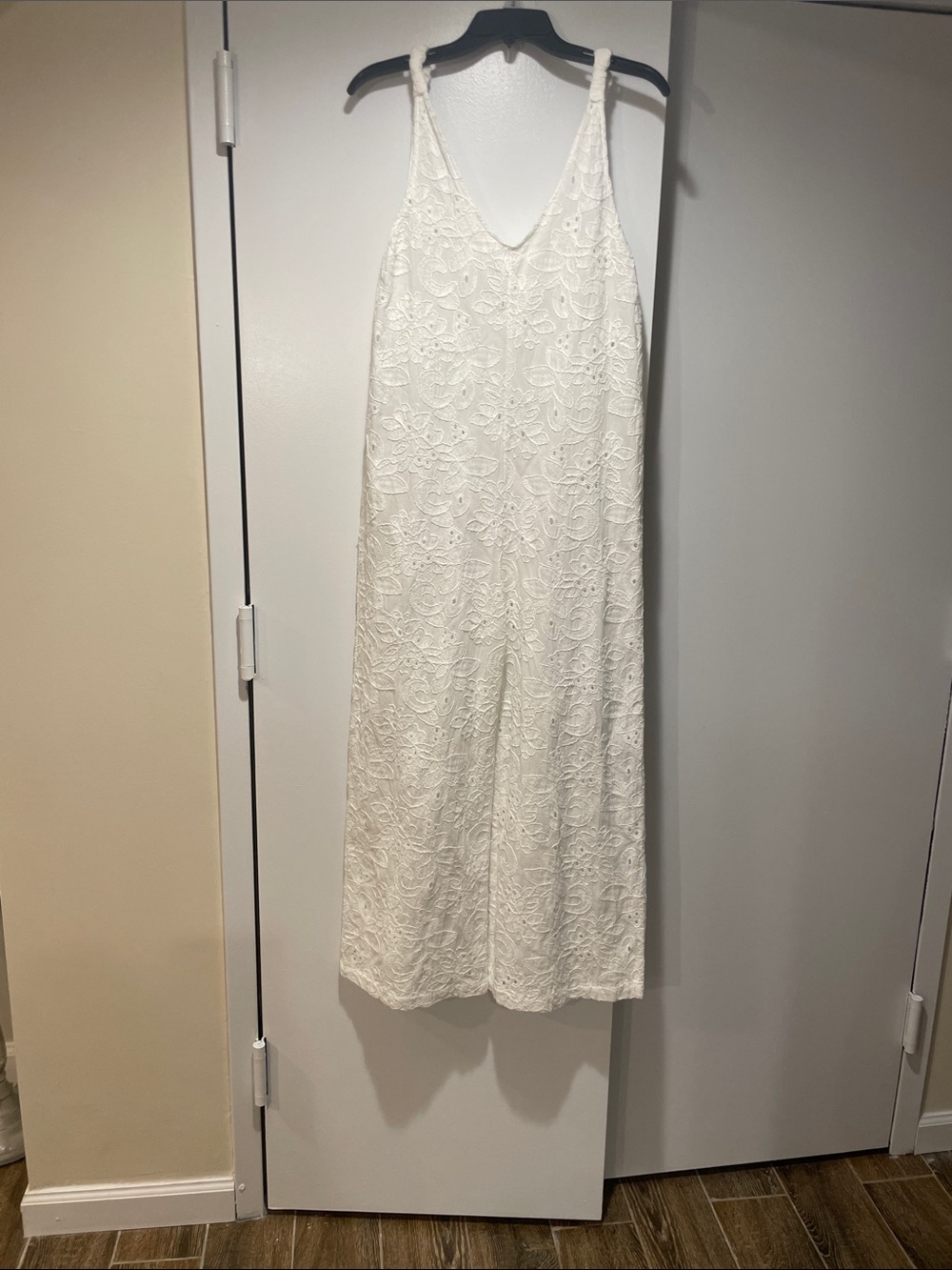 Zara Cream Lace V-Neck Sleeveless Jumpsuit